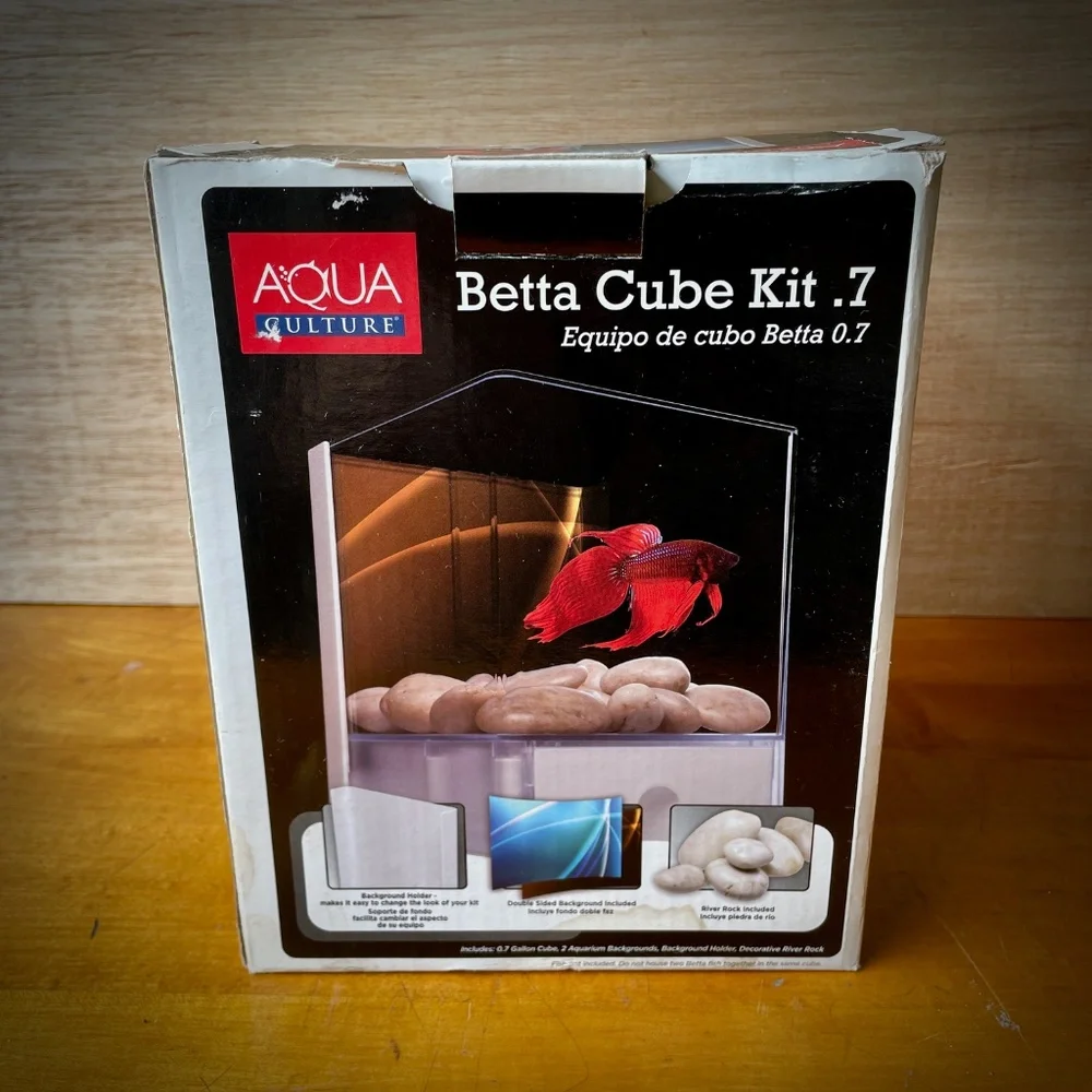 New in Box Beta Cube Kit, Aqua Culture (fish tank)